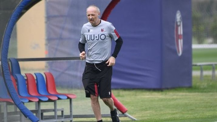 Bologna, anche l&#8217;allenatore Mihajlovic positivo al Covid: è asintomatico, resterà in isolamento 