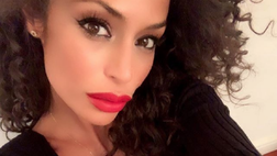 Raffaella Fico è da impazzire: il décolleté manda in tilt i fan. Poi cita Goethe