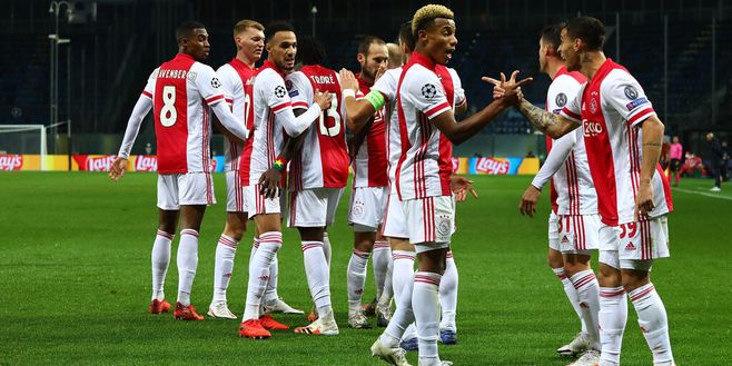 BERGAMO, ITALY - OCTOBER 27: Lassina Traore of Ajax Amsterdam celebrates his goal with his team-mates during the UEFA Champions League Group D stage match between Atalanta BC and Ajax Amsterdam at Gewiss Stadium on October 27, 2020 in Bergamo, Italy. (Photo by Marco Luzzani/Getty Images) BERGAMO, ITALY - OCTOBER 27: Lassina Traore of Ajax Amsterdam celebrates his goal with his team-mates during the UEFA Champions League Group D stage match between Atalanta BC and Ajax Amsterdam at Gewiss Stadium on October 27, 2020 in Bergamo, Italy. (Photo by Marco Luzzani/Getty Images)