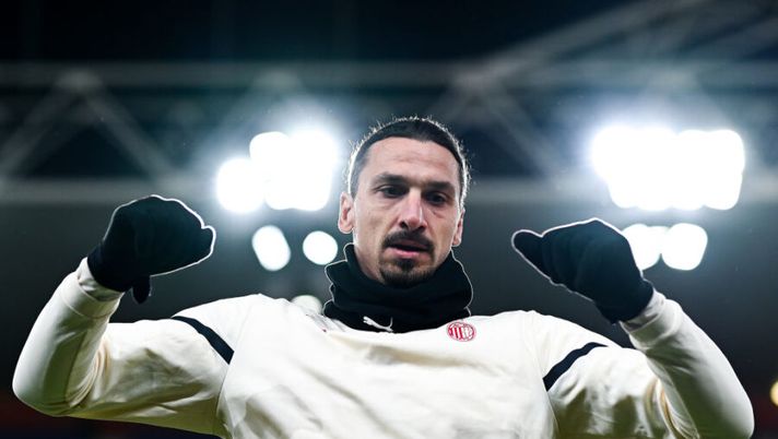 GENOA, ITALY - DECEMBER 1: Zlatan Ibrahimovic of Milan in action during his warm-up session before the Serie A match between Genoa CFC and AC Milan at Stadio Luigi Ferraris on December 1, 2021 in Genoa, Italy. (Photo by Getty Images) Gazzetta: “Perché Ibra non rientra, cosa sta succedendo: ora è a rischio per il derby di coppa” - immagine 1
