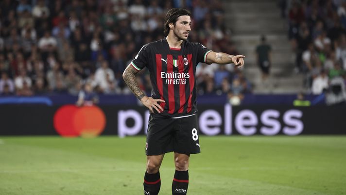 SALZBURG, AUSTRIA - SEPTEMBER 06: Sandro Tonali of AC Milan in action during the UEFA Champions League group E match between FC Salzburg and AC Milan at Football Arena Salzburg on September 06, 2022 in Salzburg, Austria. (Photo by Giuseppe Cottini/AC Milan via Getty Images) Sampdoria-Milan, le formazioni ufficiali: solo Caputo in attacco; ancora OUT Origi - immagine 1