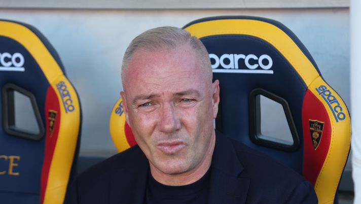 LECCE, ITALY - OCTOBER 02: Head coach of Cremonese Massimiliano Alvini during the Serie A match between US Lecce and US Cremonese at Stadio Via del Mare on October 02, 2022 in Lecce, Italy. (Photo by Maurizio Lagana/Getty Images) Cremonese, Alvini: “Più l’avversario è difficile più è bello poterci giocare” - immagine 1