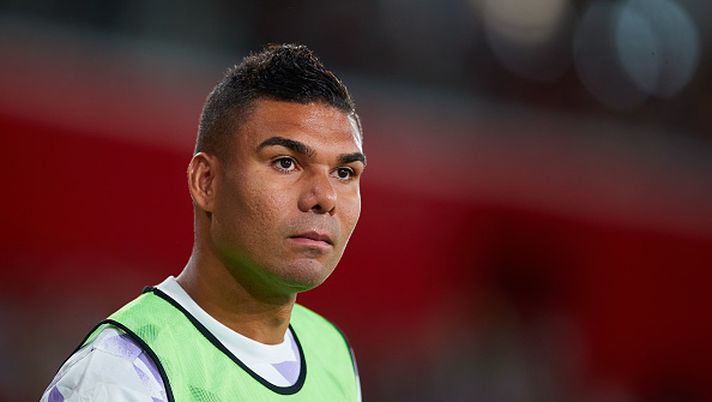 ALMERIA, SPAIN - AUGUST 14: Casemiro of Real Madrid looks on during the LaLiga Santander match between UD Almeria and Real Madrid CF at Juegos Mediterraneos on August 14, 2022 in Almeria, Spain. (Photo by Fran Santiago/Getty Images) CASEMIRO IN USCITA DAL REAL
