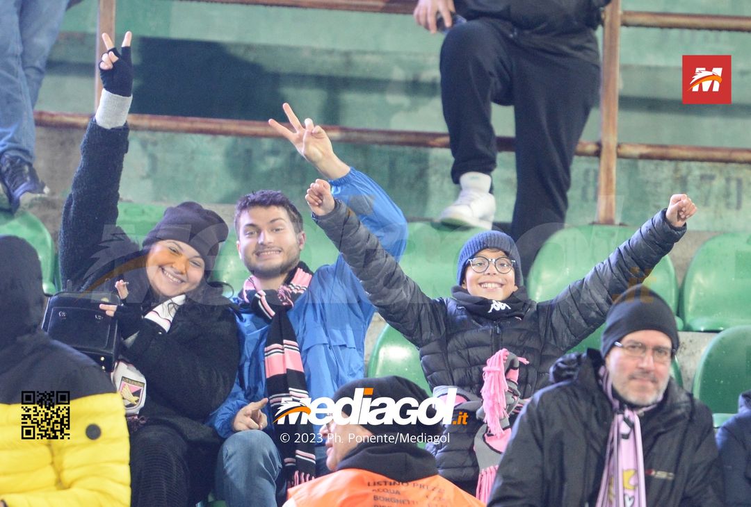 FOTOTIFO Palermo-Ternana 0-0, gli scatti ai tifosi al “Renzo Barbera” (Gallery) - immagine 49