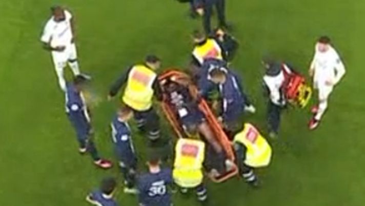 Il derby di Francia azzoppa Kimpembe: stagione finita per il difensore del Psg - immagine 1