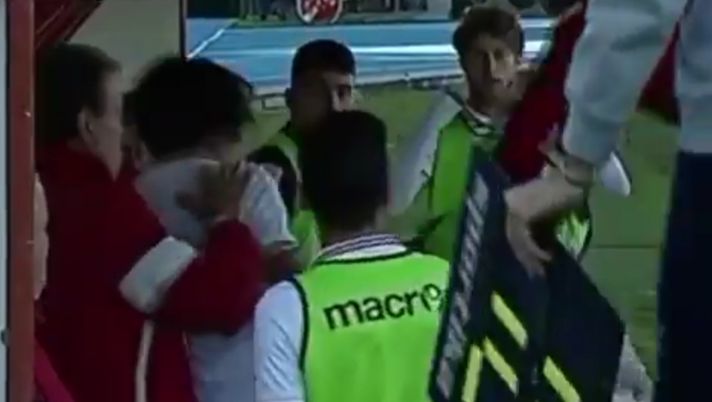 Lo schiaffo del Mister al proprio giocatore a Grosseto Lo schiaffo del Mister al proprio giocatore a Grosseto