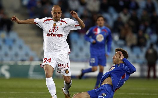 Borja Valero con la maglia del Maiorca nel 2010 sul campo del Getafe Borja Valero con la maglia del Maiorca nel 2010 sul campo del Getafe