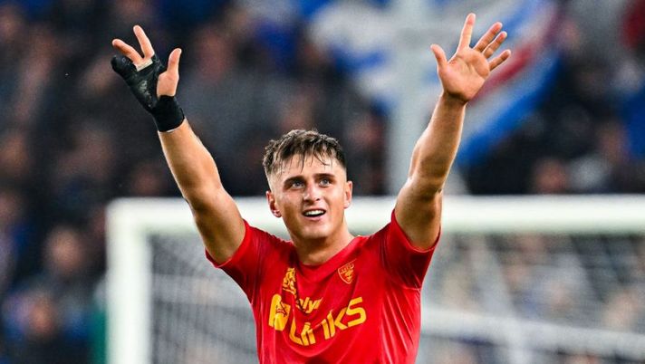 GENOA, ITALY - NOVEMBER 12: Lorenzo Colombo of Lecce celebrates after scoring a goal during the Serie A match between UC Sampdoria and US Lecce at Stadio Luigi Ferraris on November 12, 2022 in Genoa, Italy. (Photo by Simone Arveda/Getty Images) Lecce, ultime prove di formazione con Colombo: le possibili scelte e la gestione di Maleh - immagine 1