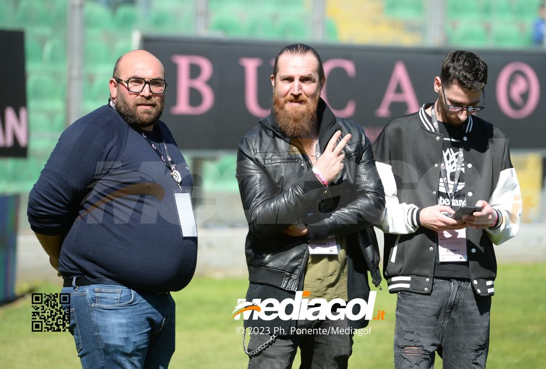 FOTOTIFO Palermo-Benevento 1-1, gli scatti ai tifosi al “Renzo Barbera” (Gallery) - immagine 13