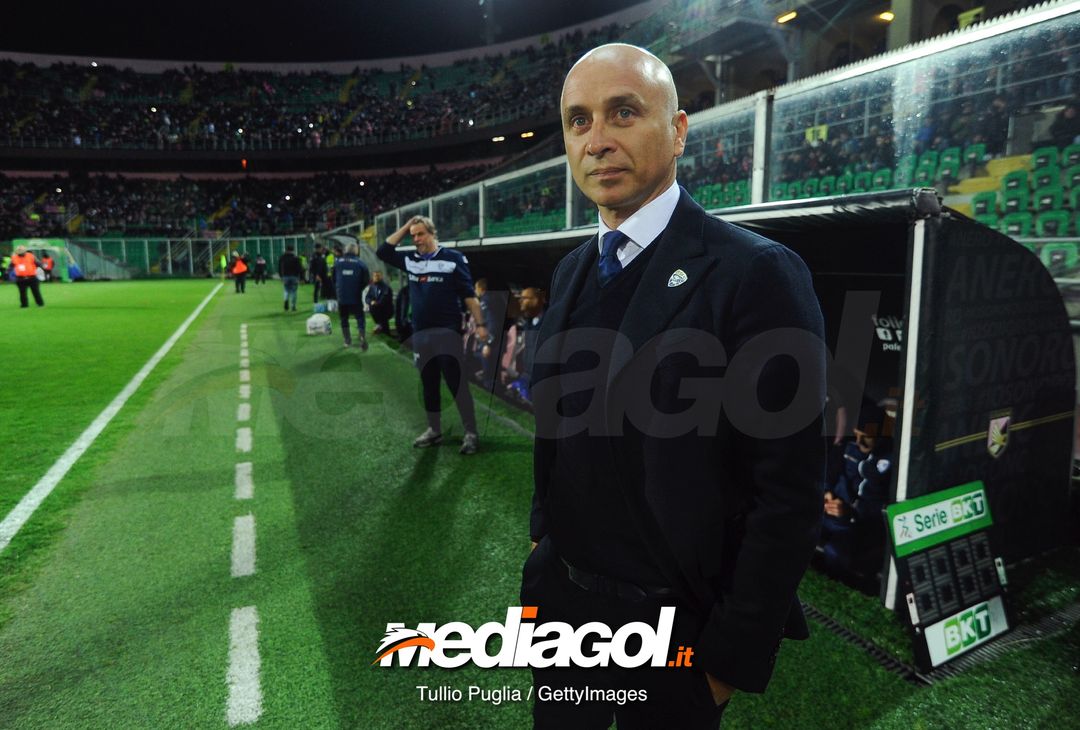  PALERMO, ITALY - FEBRUARY 15: Head coach Eugenio Corini of Brescia looks on during the Serie B match between US Citta di Palermo and Brescia at Stadio Renzo Barbera on February 15, 2019 in Palermo, Italy. (Photo by Getty Images/Getty Images) 