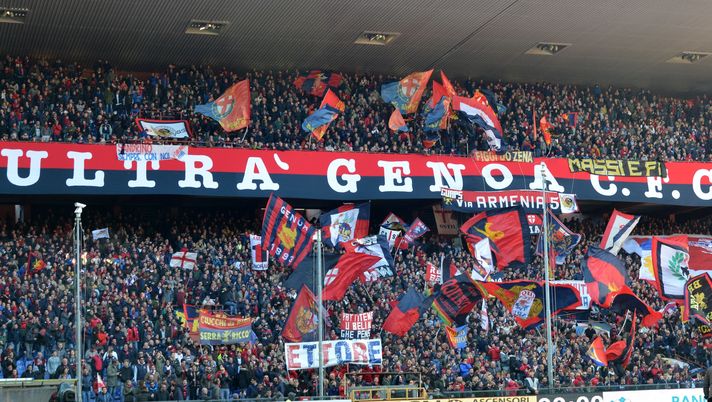 GENOA, ITALY - NOVEMBER 26: Genoa supporters during the Serie A match between Genoa CFC and AS Roma at Stadio Luigi Ferraris on November 26, 2017 in Genoa, Italy. (Photo by Paolo Rattini/Getty Images) 