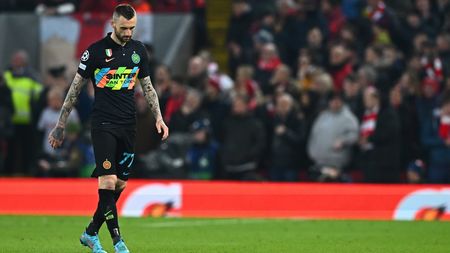 LIVERPOOL, ENGLAND - MARCH 08: Marcelo Brozovic of FC Internazionale reacts during the UEFA Champions League Round Of Sixteen Leg Two match between Liverpool FC and FC Internazionale at Anfield on March 08, 2022 in Liverpool, England. (Photo by Mattia Ozbot - Inter/Getty Images) LIVERPOOL, ENGLAND - MARCH 08: Marcelo Brozovic of FC Internazionale reacts during the UEFA Champions League Round Of Sixteen Leg Two match between Liverpool FC and FC Internazionale at Anfield on March 08, 2022 in Liverpool, England. (Photo by Mattia Ozbot - Inter/Getty Images)