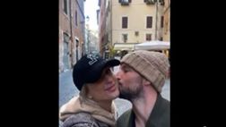 VIDEO / Mertens e la moglie in giro per le strade di Roma