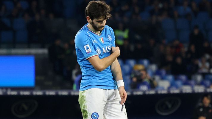 FOTO L’Atalanta travolge il Napoli: reazione sconsolata per Kvaratskhelia in tribuna - immagine 1