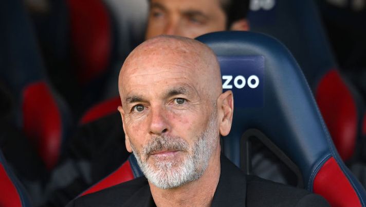 BOLOGNA, ITALY - APRIL 15: Stefano Pioli, Head Coach of AC Milan, looks on prior to the Serie A match between Bologna FC and AC Milan at Stadio Renato Dall'Ara on April 15, 2023 in Bologna, Italy. (Photo by Alessandro Sabattini/Getty Images)  Pioli: “Domani gioca Diaz, Leao ha un’ossessione. Ibra col Verona? Vi dico che…” - immagine 1