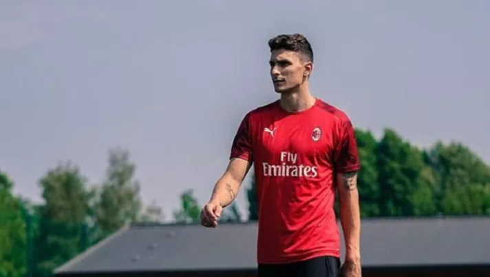 Mattia Caldara, difensore del Milan, a Milanello (credits: acmilan.com)