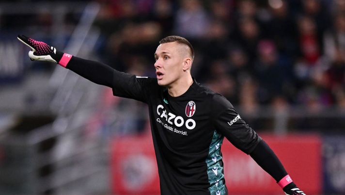 BOLOGNA, ITALY - MARCH 11: Lukasz Skorupski of Bologna FC gives the team instructions during the Serie A match between Bologna FC and SS Lazio at Stadio Renato Dall'Ara on March 11, 2023 in Bologna, Italy. (Photo by Alessandro Sabattini/Getty Images) Chi mettere e chi evitare in porta: ecco la divisione in fasce per l’ultima giornata- immagine 1