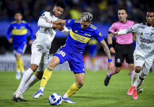 BUENOS AIRES, ARGENTINA - MAY 26: Luis Vazquez of Boca Juniors fights for the ball with Carlos Robles of Deportivo Cali during the Copa CONMEBOL Libertadores 2022 match between Boca Juniors and Deportivo Cali at Estadio Alberto J. Armando on May 26, 2022 in Buenos Aires, Argentina. (Photo by Marcelo Endelli/Getty Images) Fiorentina, ti piace Vazquez del Boca? Serve pagare la clausola, no a trattative- immagine 2