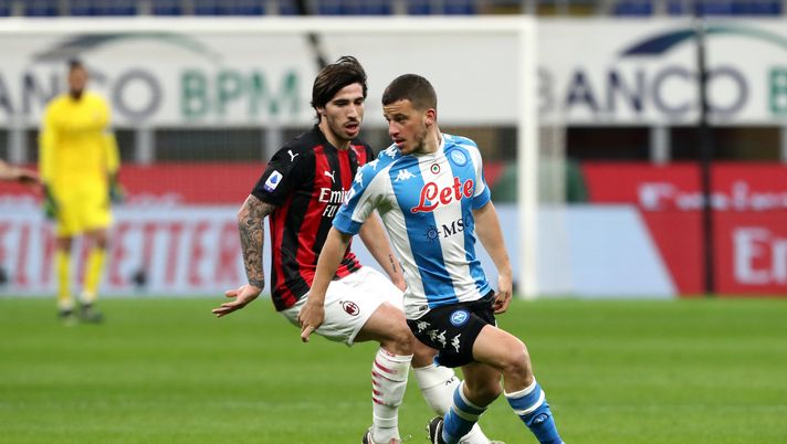 Sandro Tonali (centrocampista AC Milan), qui contro Diego Demme durante Milan-Napoli (Serie A 2020-2021) | News (Getty Images) 