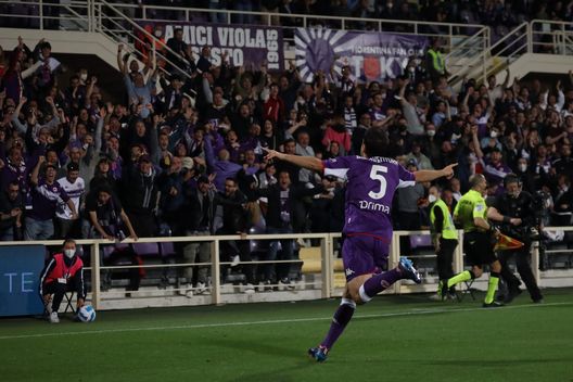 GERMOGLI PH: 09 MAGGIO 2022 FIRENZE STADIO ARTEMIO FRANCHI PARTITA CAMPIONATO SERIE A 2021 2022 FIORENTINA VS ROMA NELLA FOTO GOL ESULTANZA 2 0 GIACOMO BONAVENTURA © FOTOCRONACHE GERMOGLI “A questo punto, non tornare in Europa sarebbe una delusione, ma…”- immagine 2