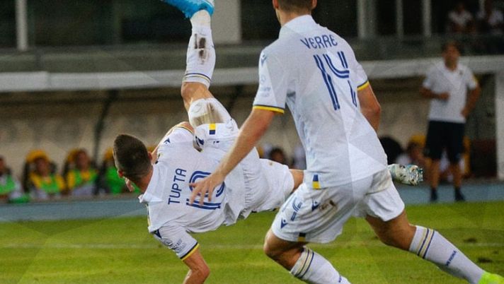 Tupta e Verre con la maglia del Verona Tupta e Verre con la maglia del Verona