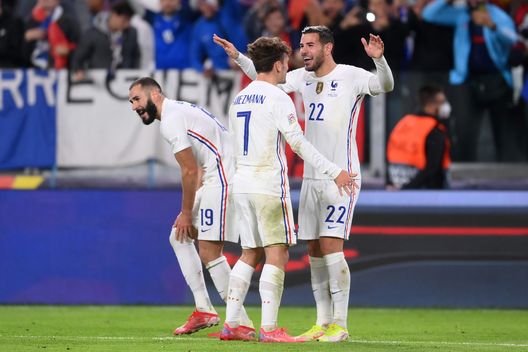 TURIN, ITALY - OCTOBER 07: Theo Hernandez of France celebrates with Antoine Griezmann after scoring their side's third goal during the UEFA Nations League 2021 Semi-final match between Belgium and France at Juventus Stadium on October 07, 2021 in Turin, Italy. (Photo by Laurence Griffiths/Getty Images) TURIN, ITALY - OCTOBER 07: Theo Hernandez of France celebrates with Antoine Griezmann after scoring their side's third goal during the UEFA Nations League 2021 Semi-final match between Belgium and France at Juventus Stadium on October 07, 2021 in Turin, Italy. (Photo by Laurence Griffiths/Getty Images)