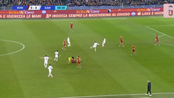 VIDEO Roma-Sampdoria: Giacomelli, ma che fai? L’arbitro travolge Abraham