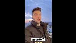 VIDEO / Fedez negativo al Covid, ma Chiara lo “avverte”…