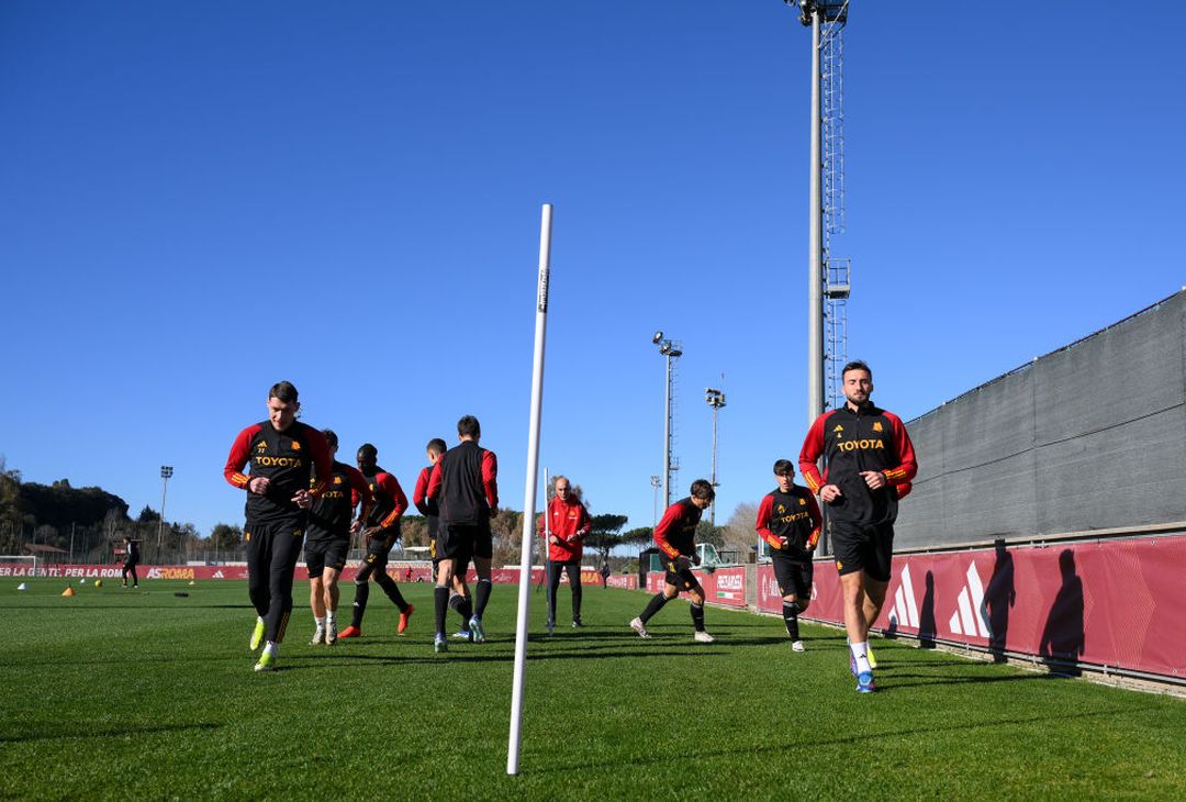 Roma, la ripresa degli allenamenti dopo la vittoria col Verona – FOTO GALLERY - immagine 11