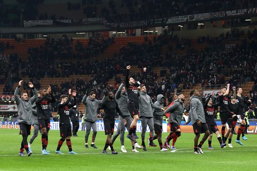 L'esultanza dei giocatori del Milan per la vittoria 1-0 contro l'Empoli a 'San Siro' (Serie A 2021-2022) | AC Milan News (Getty Images) L'esultanza dei giocatori del Milan per la vittoria 1-0 contro l'Empoli a 'San Siro' (Serie A 2021-2022) | AC Milan News (Getty Images)