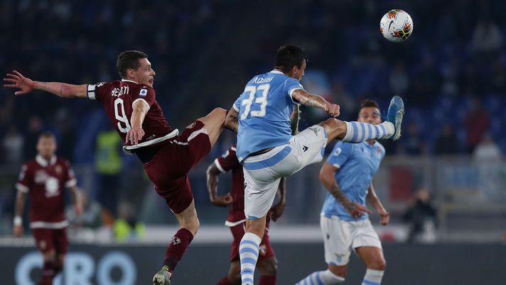 ROME, ITALY - OCTOBER 30:  Francesco Acerbi of SS Lazio competes for the ball with Andrea Belotti of Torino FC during the Serie A match between SS Lazio and Torino FC at Stadio Olimpico on October 30, 2019 in Rome, Italy.  (Photo by Paolo Bruno/Getty Images) 