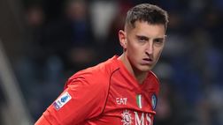 FOTO Il Napoli basket questa sera ha avuto un tifoso in più: Gollini davanti alla tv