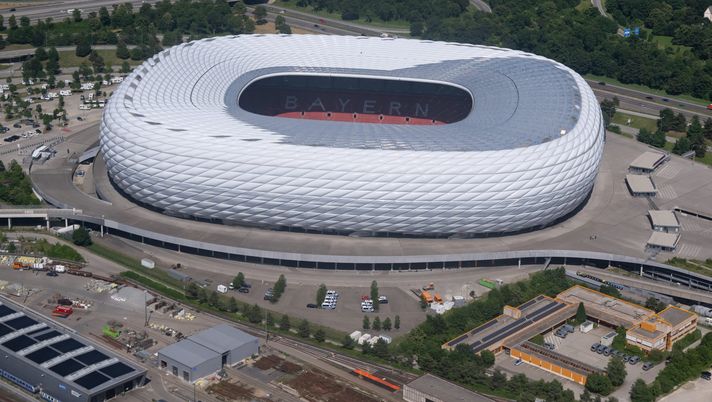 23 June 2022, Bavaria, Munich: The Allianz Arena on the outskirts of the city center. (Taken from a helicopter of the Federal Police during a training flight). Photo: Sven Hoppe/dpa - IMPORTANT NOTE: In accordance with the requirements of the DFL Deutsche Fußball Liga and the DFB Deutscher Fußball-Bund, it is prohibited to use or have used photographs taken in the stadium and/or of the match in the form of sequence pictures and/or video-like photo series. (Photo by Sven Hoppe/picture alliance via Getty Images) IL BAYERN E IL SUO STADIO