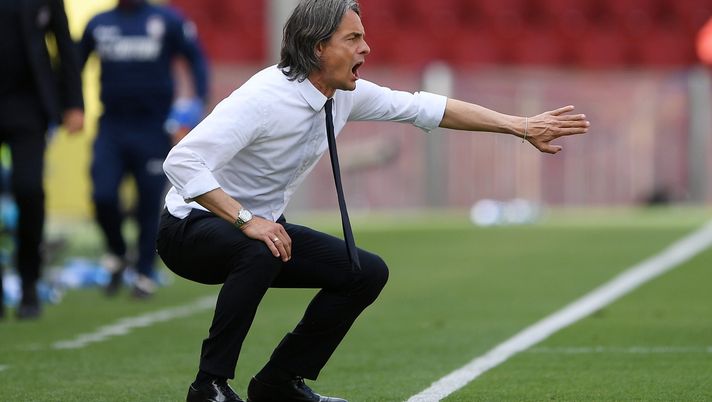 BENEVENTO, ITALY - MAY 16: Filippo Inzaghi Head coach of Benevento Calcio reacts during the Serie A match between Benevento Calcio and FC Crotone at Stadio Ciro Vigorito on May 16, 2021 in Benevento, Italy. (Photo by Francesco Pecoraro/Getty Images) Il derby degli Inzaghi, Filippo: “Milan nel cuore, il tifo per loro è al primo posto” - immagine 1