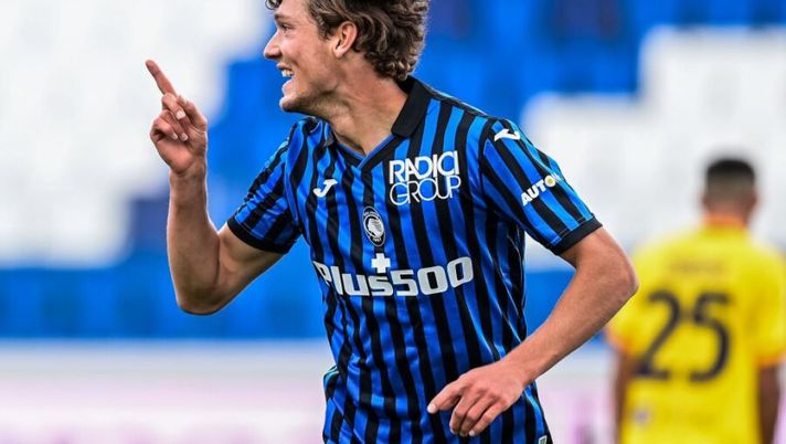 Atalanta's Dutch forward Sam Lammers celebrates after scoring during the Italian Serie A football match Atalanta vs Cagliari on October 4, 2020 at the Atleti Azzurri d'Italia stadium in Bergamo. (Photo by MIGUEL MEDINA / AFP) (Photo by MIGUEL MEDINA/AFP via Getty Images) Gazzetta: “C’è un club che aspetta Lammers in prestito fino all’ultimo minuto” - immagine 1