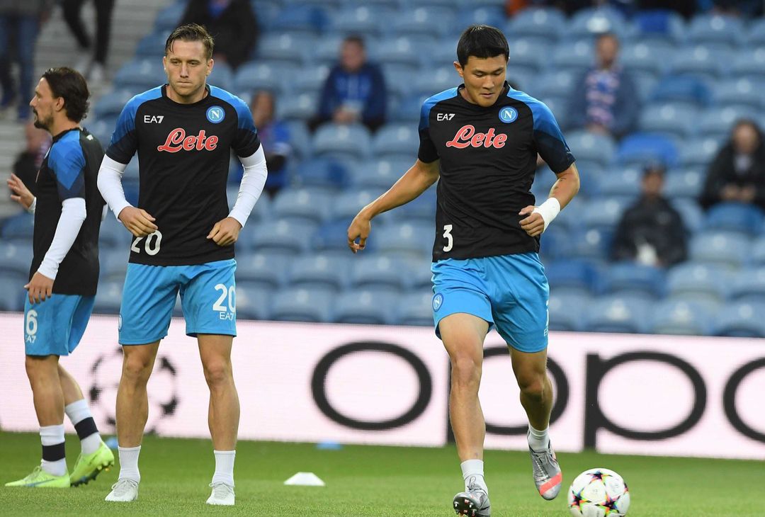 FOTO Tutto pronto all’Ibrox Stadium: il riscaldamento del Napoli- immagine 1