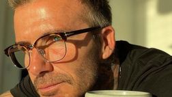 David Beckham riflette e incanta le sue fan su Instagram