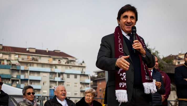 Cairo sul palco del Filadelfia chiede lo scudetto del '27 