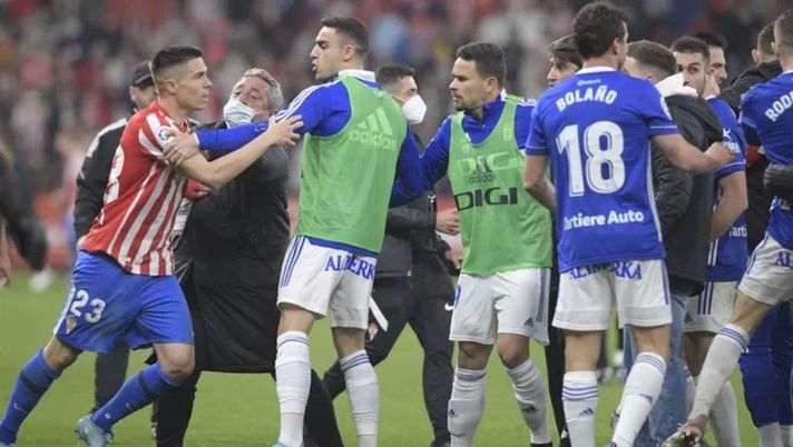 Derby delle Asturie, portiere aggredito: David Costas attizza “Quando non fanno entrare i nostri tifosi…” Derby delle Asturie, portiere aggredito: David Costas attizza “Quando non fanno entrare i nostri tifosi…” - immagine 1