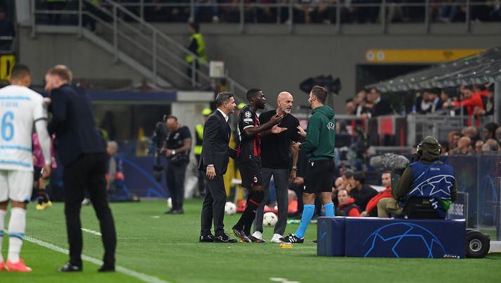 MILAN, ITALY - OCTOBER 11: Fikayo Tomori of AC Milan reacts after being shown a red card by referee Daniel Siebert during the UEFA Champions League group E match between AC Milan and Chelsea FC at Giuseppe Meazza Stadium on October 11, 2022 in Milan, Italy. (Photo by Claudio Villa/AC Milan via Getty Images) Albertini: “Quando l’arbitro ha dato rigore e rosso a Fik ho cambiato canale” - immagine 1