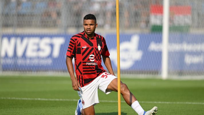 ZALAEGERSZEG, HUNGARY - JULY 23: Junior Messias of AC Milan warms up ahead before the Pre-season Friendly match between Zalaegerszegi TE and AC Milan on July 23, 2022 in Zalaegerszeg, Hungary. (Photo by Claudio Villa/AC Milan via Getty Images)