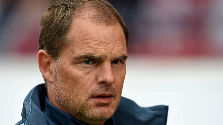 Olanda, aereo con striscione &#8216;consiglia&#8217; De Boer: &#8220;C&#8217;è solo il 4-3-3&#8221;