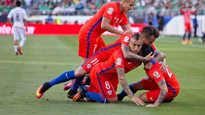 SANTA CLARA, CALIFORNIA - JUNE 18: Players of Chile celebrate their team's first goal during a Quarterfinal match between Mexico and Chile at Levi's Stadium as part of Copa America Centenario US 2016 on June 18, 2016 in Santa Clara, California, US. (Photo by Brian Bahr/LatinContent/Getty Images) SANTA CLARA, CALIFORNIA - JUNE 18: Players of Chile celebrate their team's first goal during a Quarterfinal match between Mexico and Chile at Levi's Stadium as part of Copa America Centenario US 2016 on June 18, 2016 in Santa Clara, California, US. (Photo by Brian Bahr/LatinContent/Getty Images)