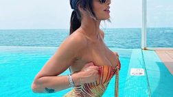 VIDEO / Carolina Stramare si gode il sole di Dubai in piscina: e il flirt con Vlahovic?