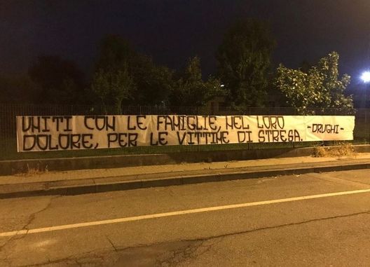 Striscione dei tifosi juventini Striscione dei tifosi juventini