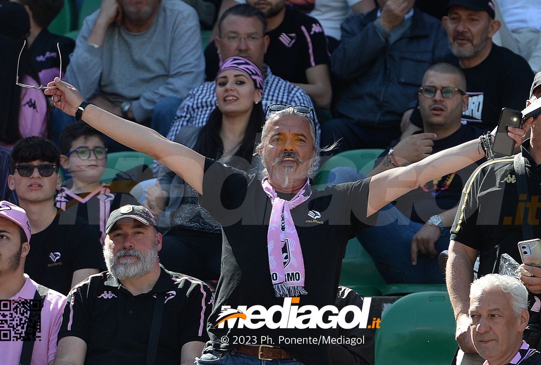 FOTOTIFO Palermo-Spal 2-1, gli scatti ai tifosi al “Renzo Barbera” (GALLERY) - immagine 39
