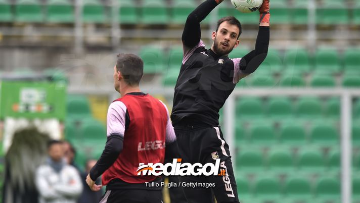 PALERMO, ITALY - MARCH 28: Alberto Brignoli of Palermo in action during a training session at Stadio Renzo Barbera on March 28, 2019 in Palermo, Italy. (Photo by Tullio M. Puglia/Getty Images)  PALERMO, ITALY - MARCH 28: Alberto Brignoli of Palermo in action during a training session at Stadio Renzo Barbera on March 28, 2019 in Palermo, Italy. (Photo by Tullio M. Puglia/Getty Images)