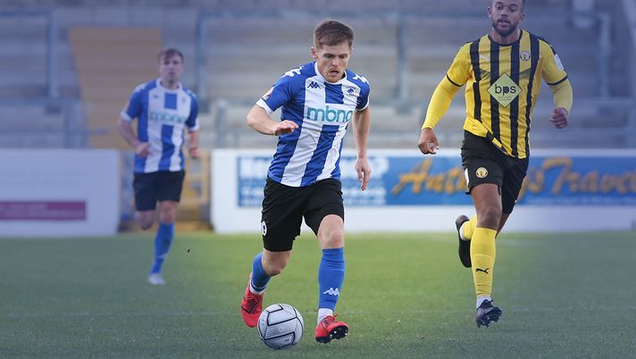 Il parcheggio è in Inghilterra, lo stadio in Galles: i tifosi del Chester violano le norme Covid - immagine 1