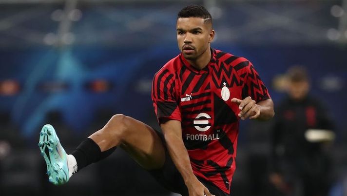 MILAN, ITALY - OCTOBER 11: Junior Messias of AC Milan during the warm up prior to the UEFA Champions League group E match between AC Milan and Chelsea FC at Giuseppe Meazza Stadium on October 11, 2022 in Milan, Italy. (Photo by Marco Luzzani/Getty Images) Milan, novità Messias in gruppo e le ultime su Origi: cosa filtra verso la Coppa Italia - immagine 1