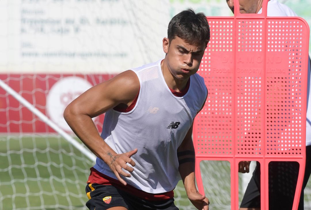 Ritiro Roma, allenamento pomeridiano: primo in gruppo per Dybala – FOTO GALLERY - immagine 31
